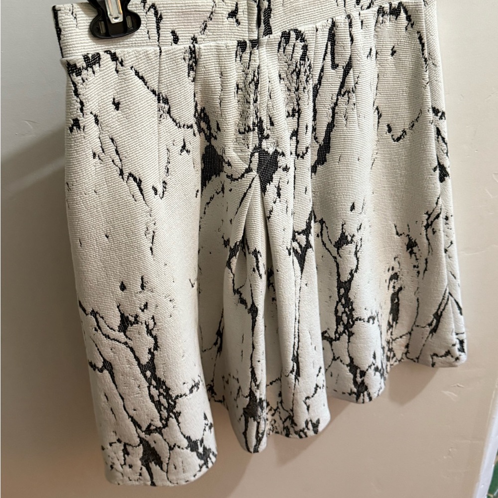 Take 50% OFF-Everleigh Black&White Marble Design A-Line Skirt, Size-L